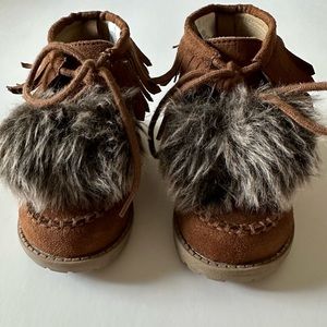 Crazy 8 toddler girl moccasin boots size 6